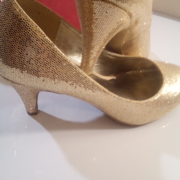 Mix No 6 Glitter Gold Party Pumps Size 6M like new. - Picture 4 of 7